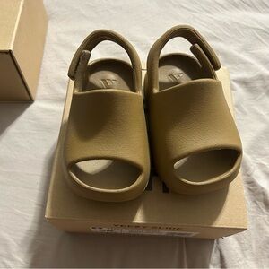Yeezy slide toddler ochre 5c